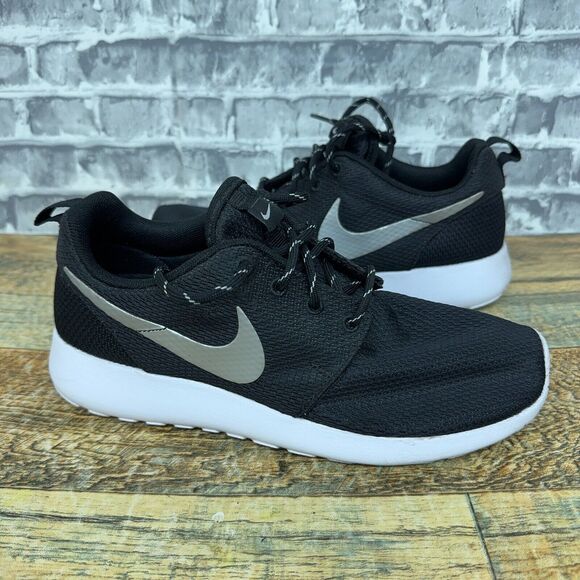 Nike Roshe Run One Black White Running Shoes 511882-094 Womens Size 7.5 - Picture 2 of 10